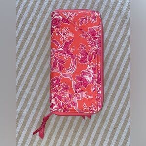 Vera Bradley Travel Organizer Wallet. This pattern is retired - Hope Toile.